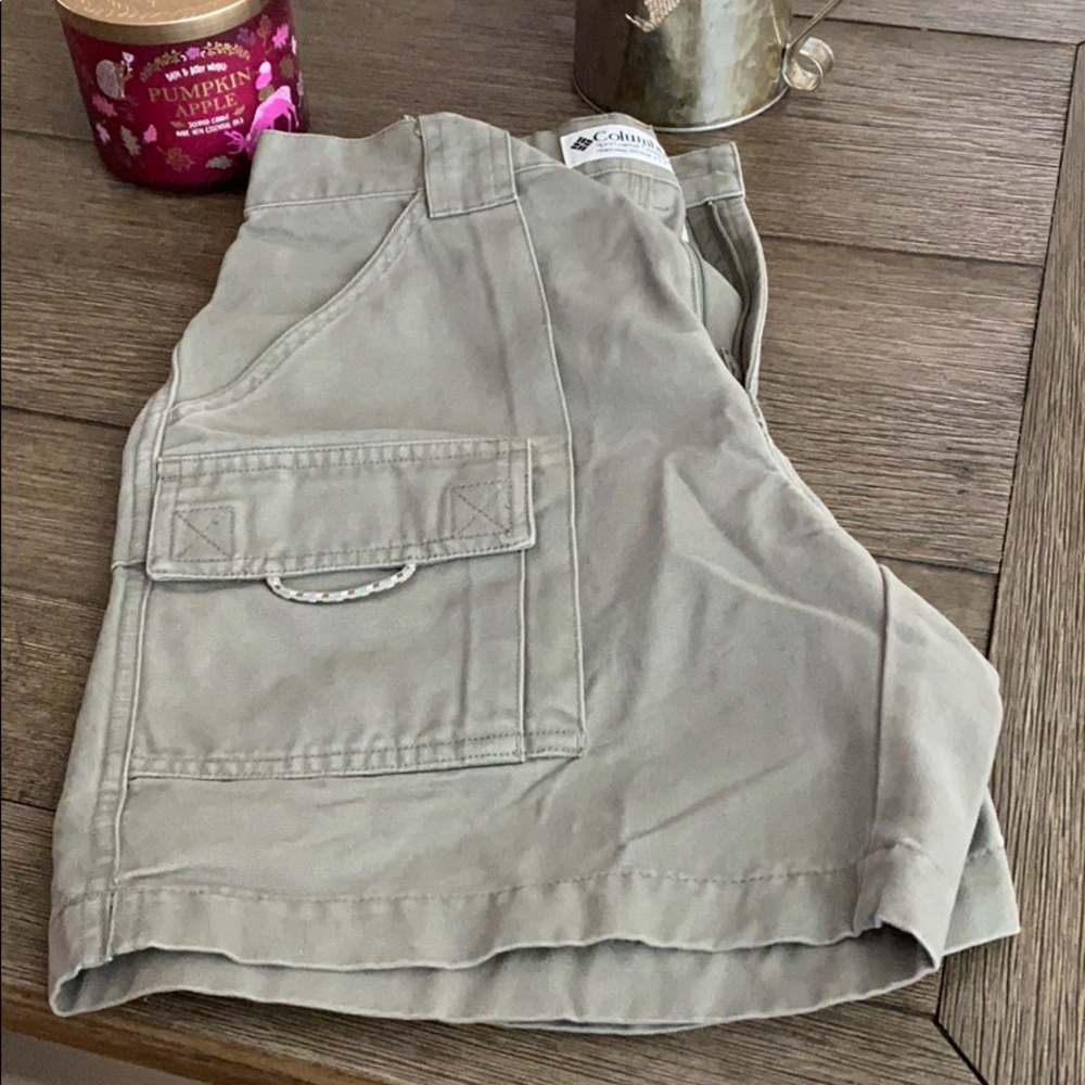 Women’s Columbia PFG  cargo shorts